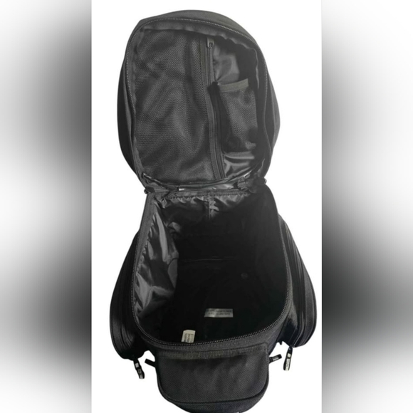 Triumph Black Tailpak Kit Motorcycle Bag, Like New - Picture 4 of 10